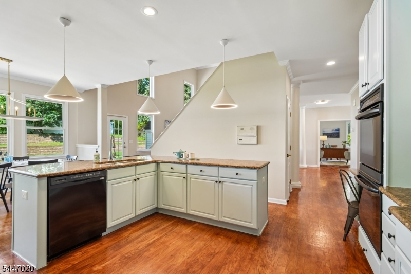 The Grande at Pleasantdale - Residential