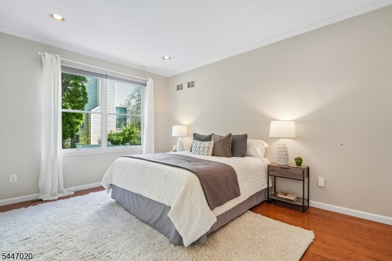 The Grande at Pleasantdale - Residential