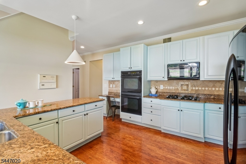 The Grande at Pleasantdale - Residential
