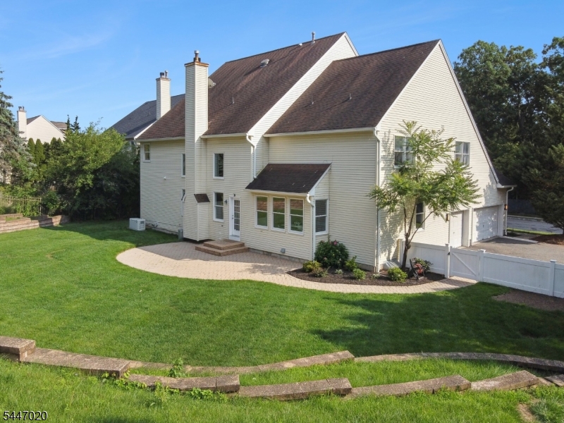The Grande at Pleasantdale - Residential