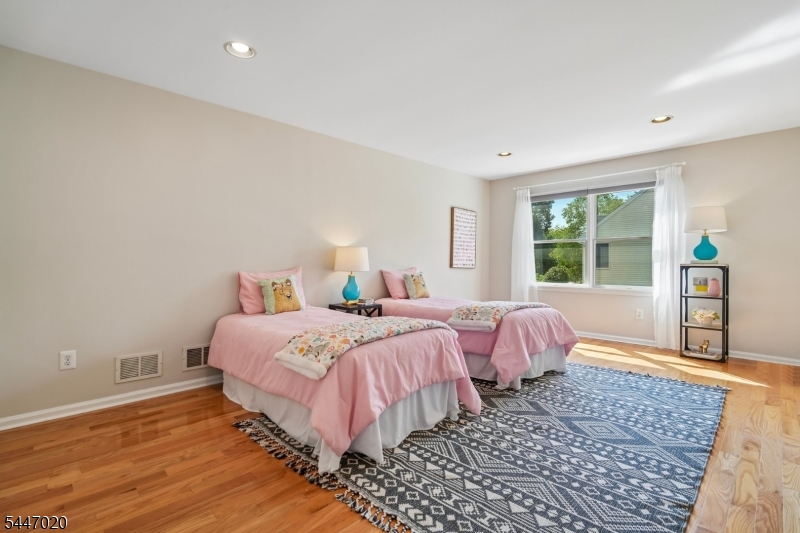 The Grande at Pleasantdale - Residential