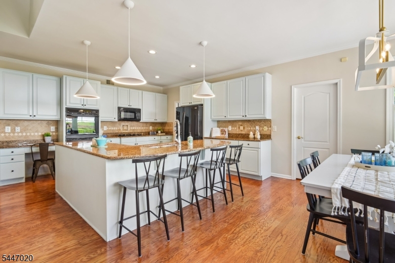 The Grande at Pleasantdale - Residential