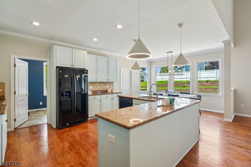 The Grande at Pleasantdale - Residential