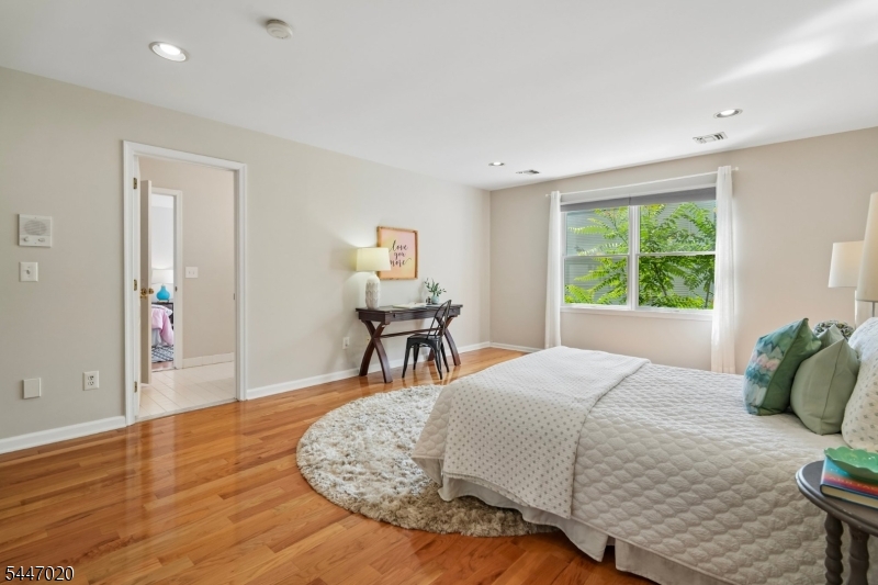 The Grande at Pleasantdale - Residential