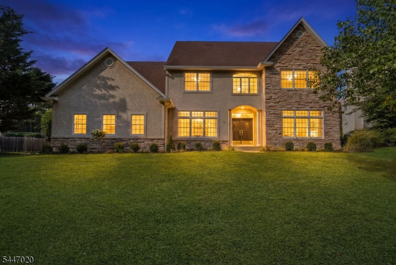The Grande at Pleasantdale - Residential
