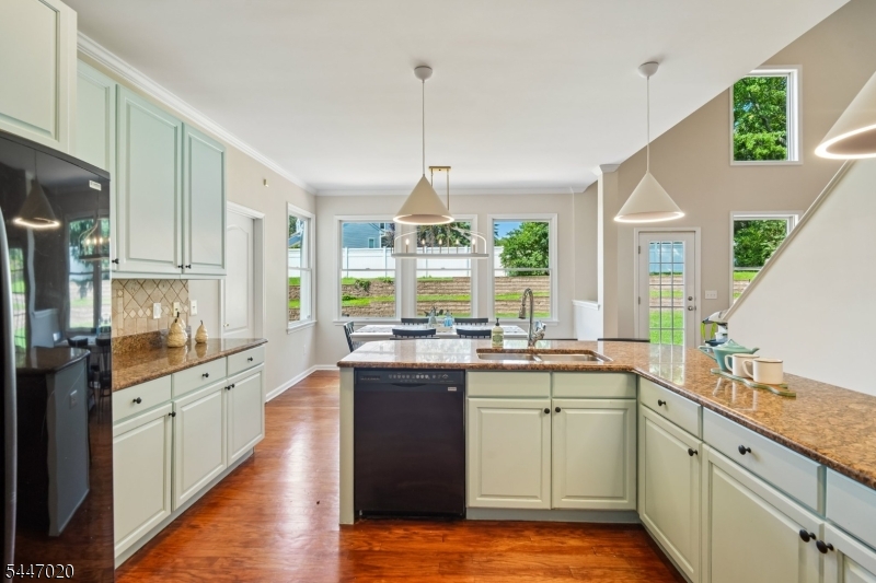 The Grande at Pleasantdale - Residential