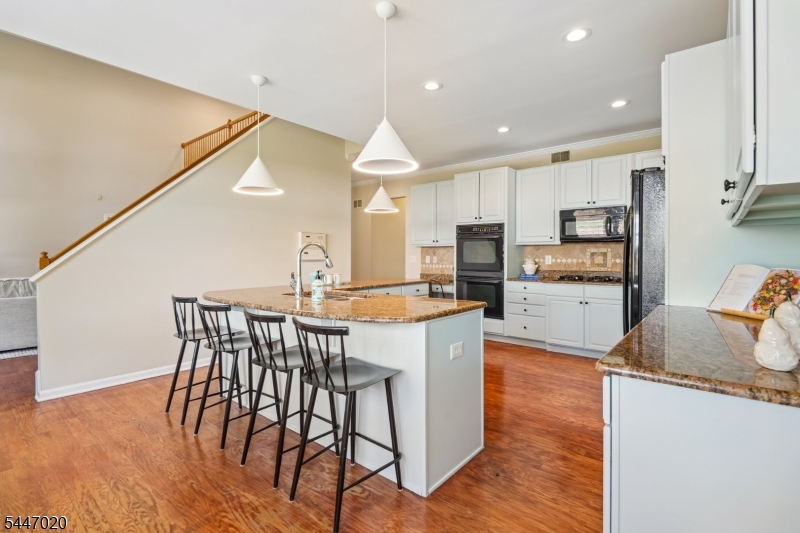 The Grande at Pleasantdale - Residential