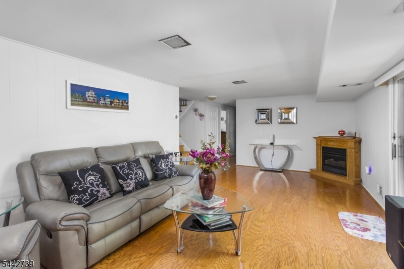 Lawrence Brook - Residential