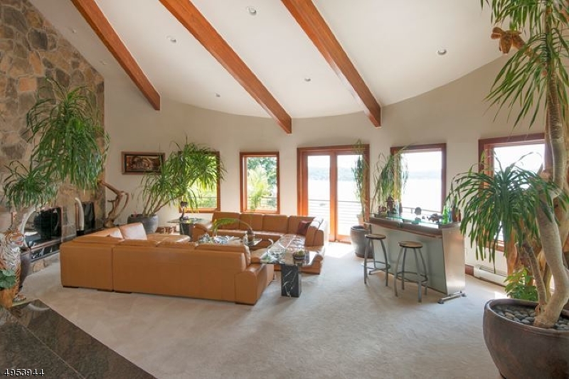 DAVIS COVE Lake Front - Residential