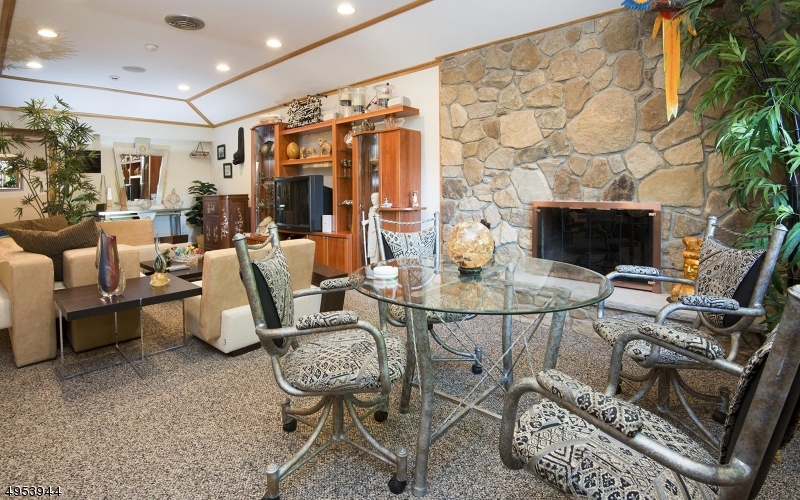 DAVIS COVE Lake Front - Residential