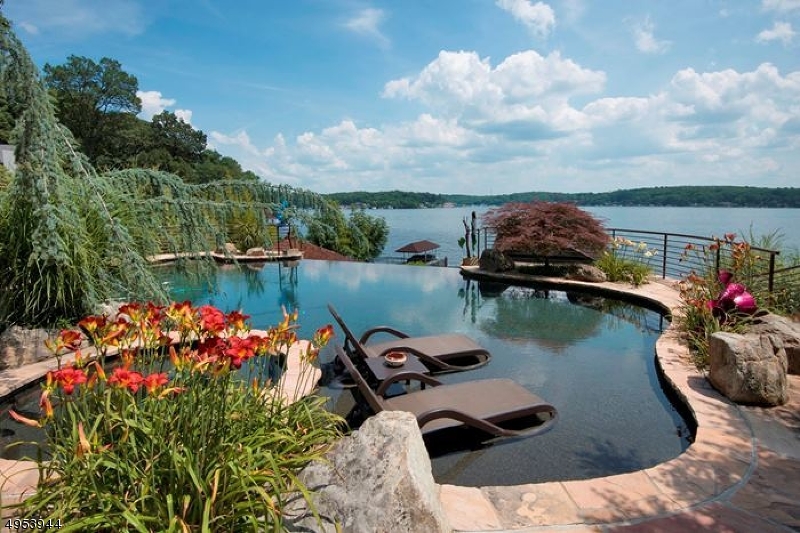 DAVIS COVE Lake Front - Residential