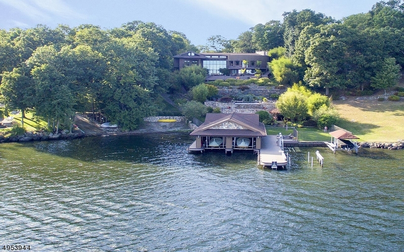 DAVIS COVE Lake Front - Residential