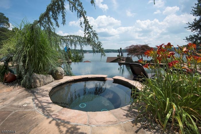 DAVIS COVE Lake Front - Residential