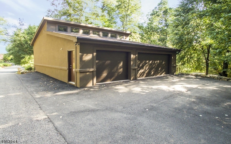 DAVIS COVE Lake Front - Residential