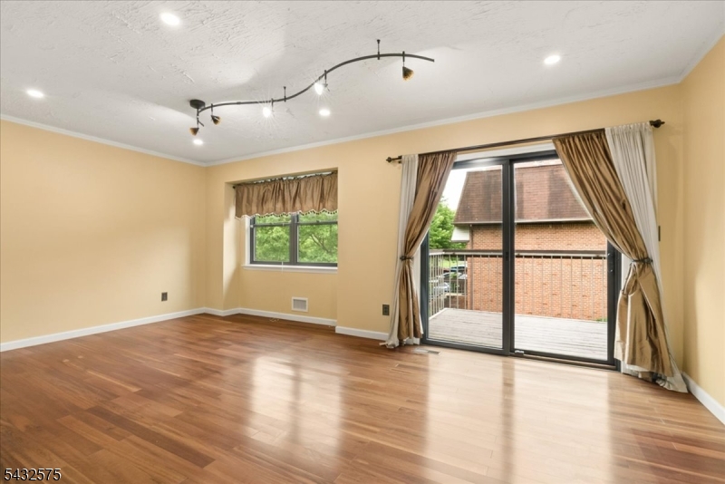 Oak Hollow - Residential