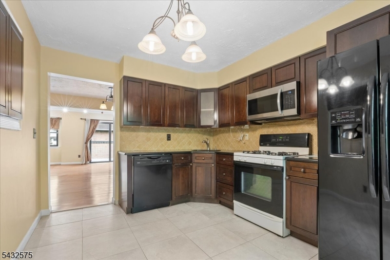 Oak Hollow - Residential