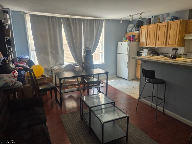 Polonaise Condominiums - Residential