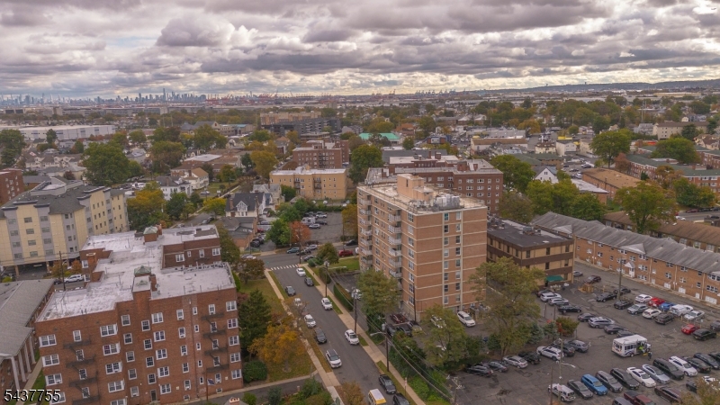 Polonaise Condominiums - Residential