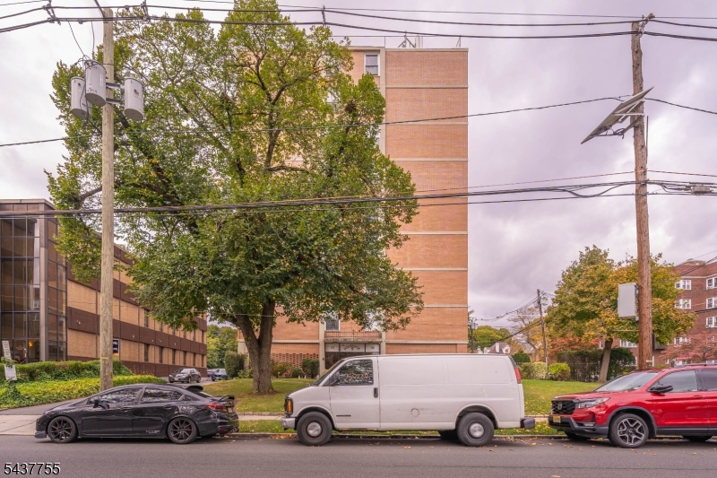 Polonaise Condominiums - Residential