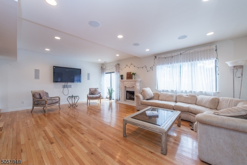 CASTLE RIDGE - Residential