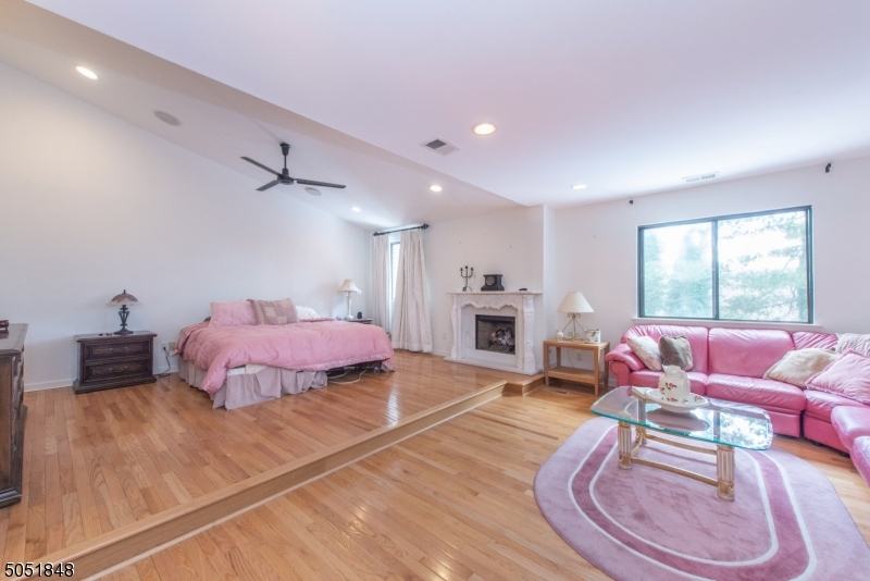 CASTLE RIDGE - Residential