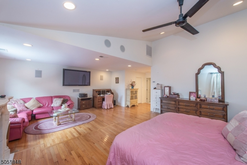 CASTLE RIDGE - Residential