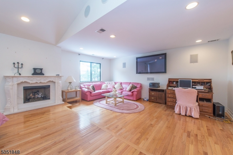 CASTLE RIDGE - Residential