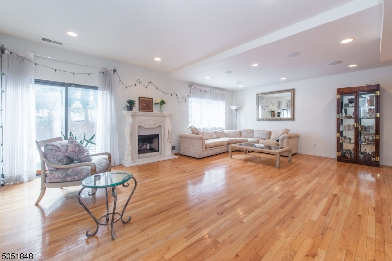 CASTLE RIDGE - Residential