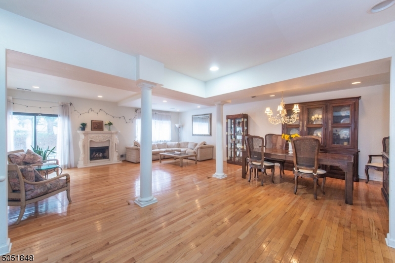 CASTLE RIDGE - Residential