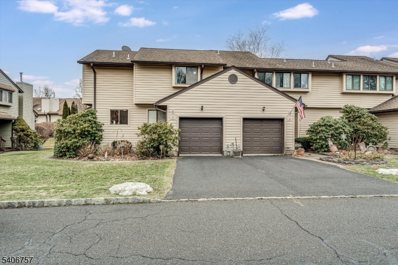 END UNIT. Beautiful townhouse rental featuring a dramatic two-story living room with fireplace. This spacious home offers 2 bedrooms, 2.1 baths, an additional loft ideal for a home office or flex space, and the convenience of an in-unit washer and dryer. Garage parking included.Enjoy indoor-outdoor living with two sliding glass doors that open to a wrap-around deck perfect for relaxing or entertaining. Ideally located close to town shopping and restaurants.Residents can enjoy all that Hampton Commons has to offer, including a pool, clubhouse, and tennis courts. A fantastic opportunity for comfort, convenience, and community living.