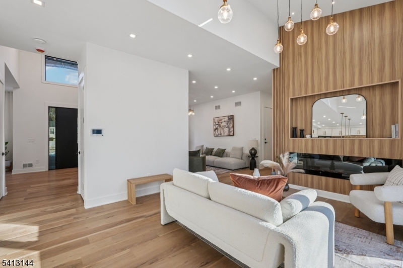 COLLINS - Residential