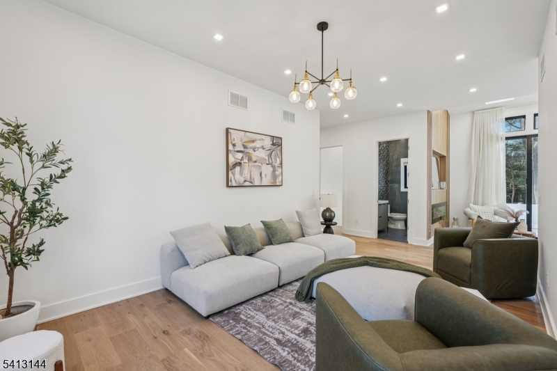 COLLINS - Residential