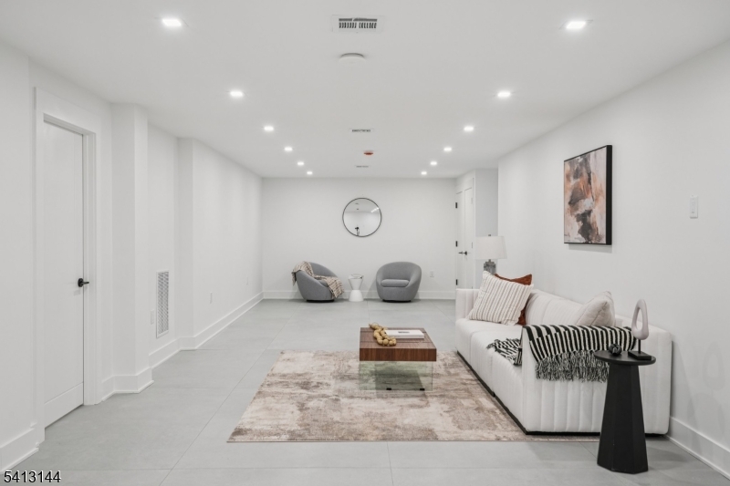 COLLINS - Residential