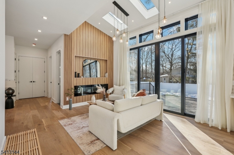 COLLINS - Residential