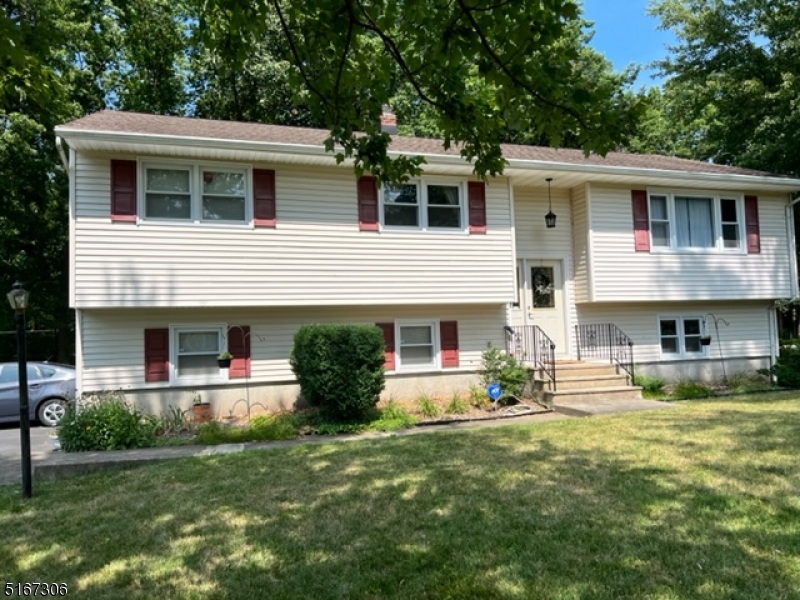 Bilevel 4 bedrooms, 2 full baths with 2 Car garage, 2015 remodel kitchen, bath room and roof. C/A, family room with slider to patio, hardwood floor. Walk to elementary school. No pets, no smoking in the house. 1.5 mo. sec. NTN repot. employment verification. 1st $150 copay for each repair. tenant pays all utilities, sewer water, lawn care .