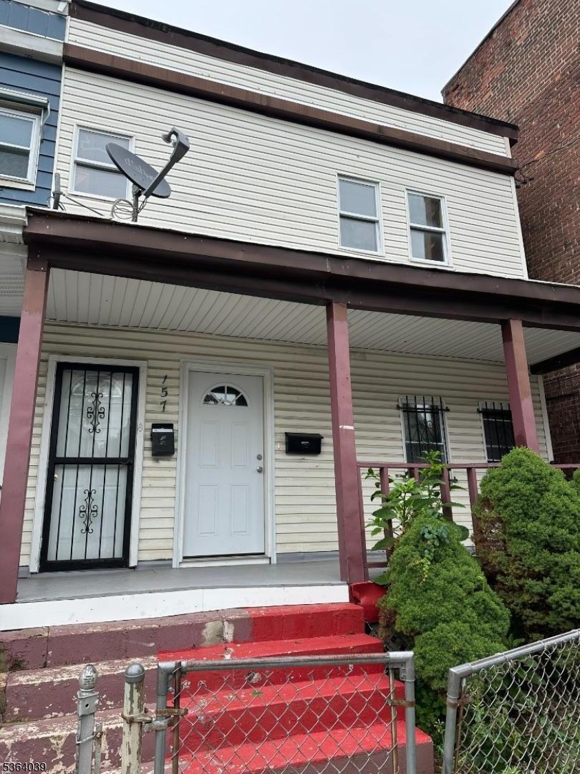 Renovated 2 bed 1 full bath home ready for immediate occupancy. Pets are welcome for additional fee.