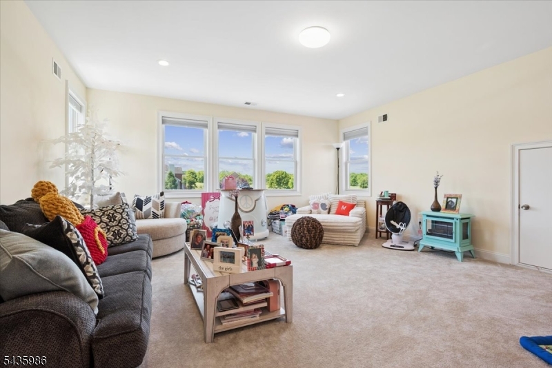 Signature Estates - Residential
