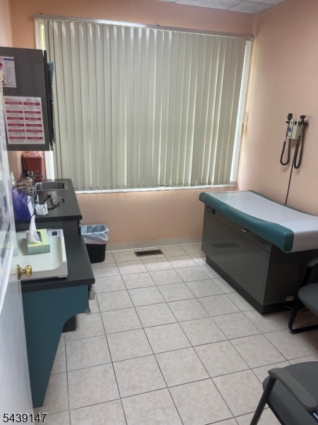 Crosspointe Condo Assoc - Commercial Lease