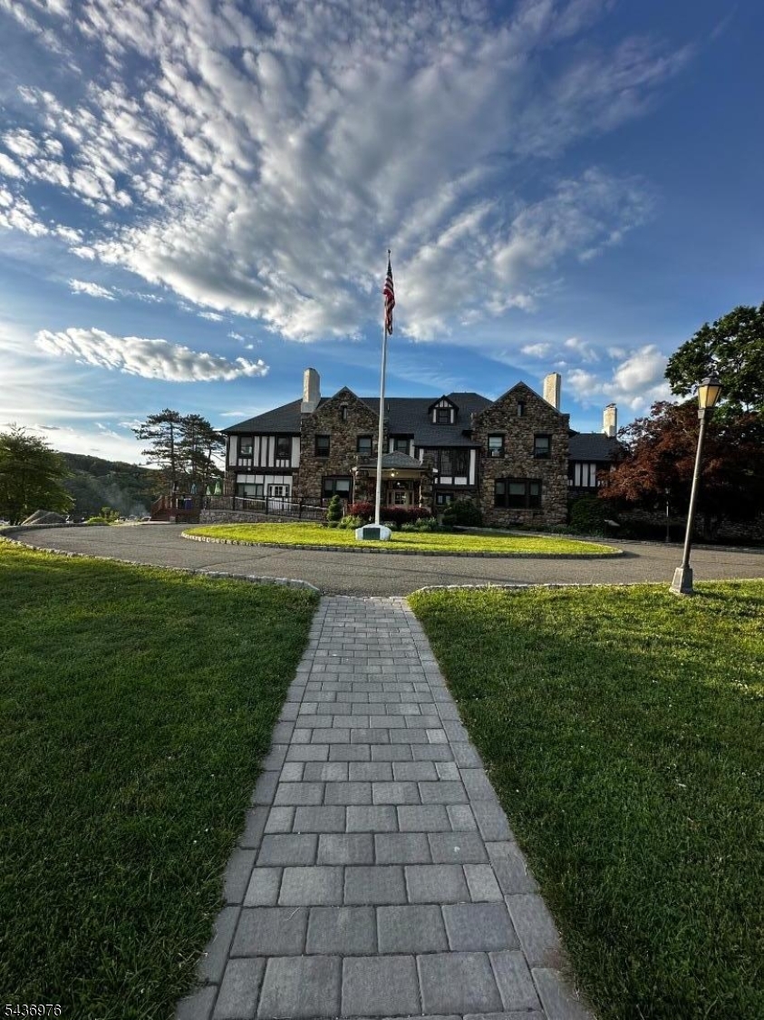 WHITE MEADOW LAKE - Residential