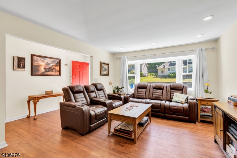 WHITE MEADOW LAKE - Residential