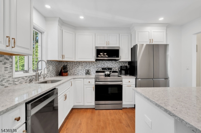 WHITE MEADOW LAKE - Residential