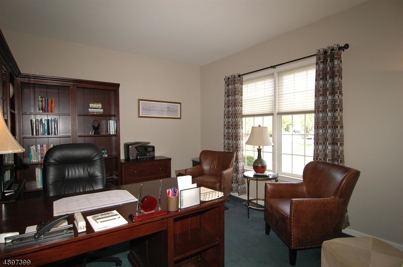 POETS PEAK - Residential