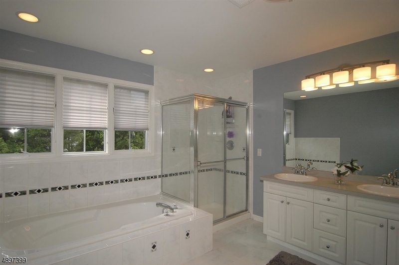 POETS PEAK - Residential