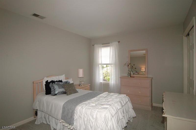 POETS PEAK - Residential
