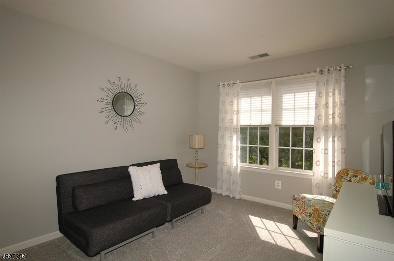 POETS PEAK - Residential