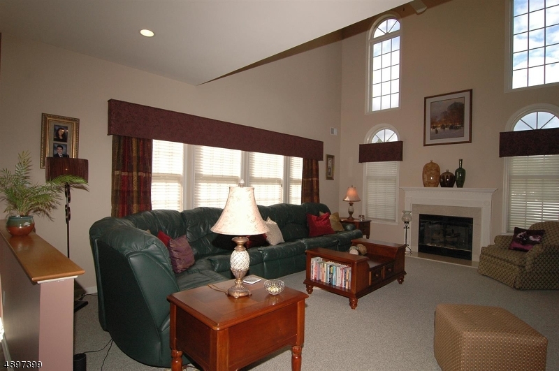 POETS PEAK - Residential