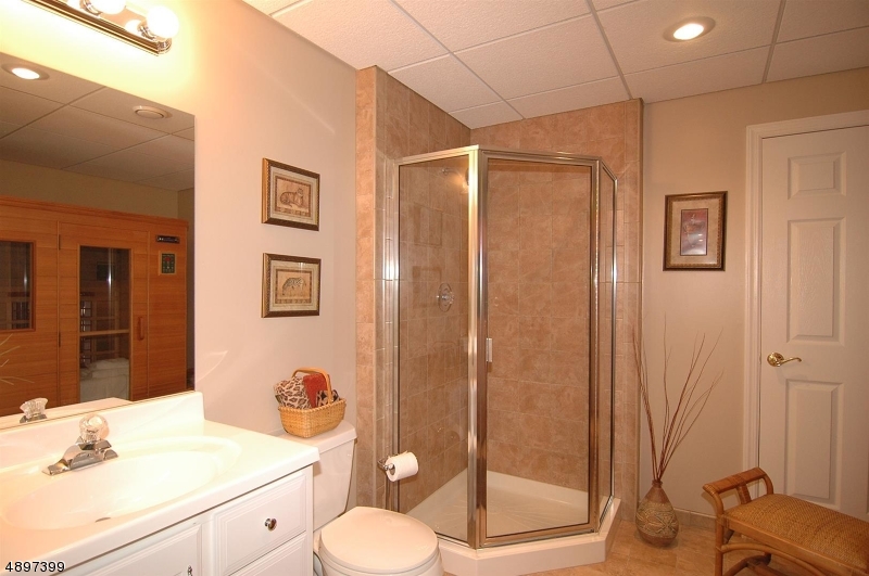 POETS PEAK - Residential