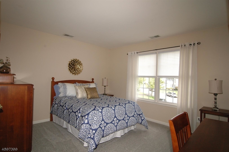 POETS PEAK - Residential