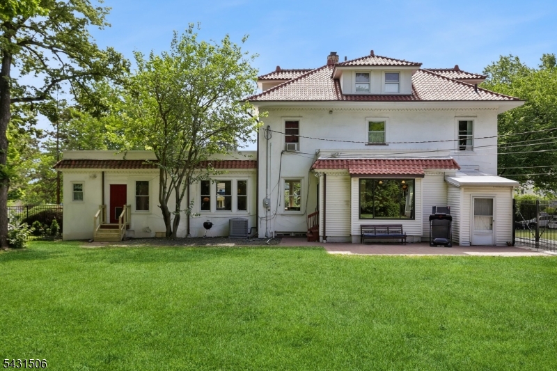 TUXEDO PARK - Residential