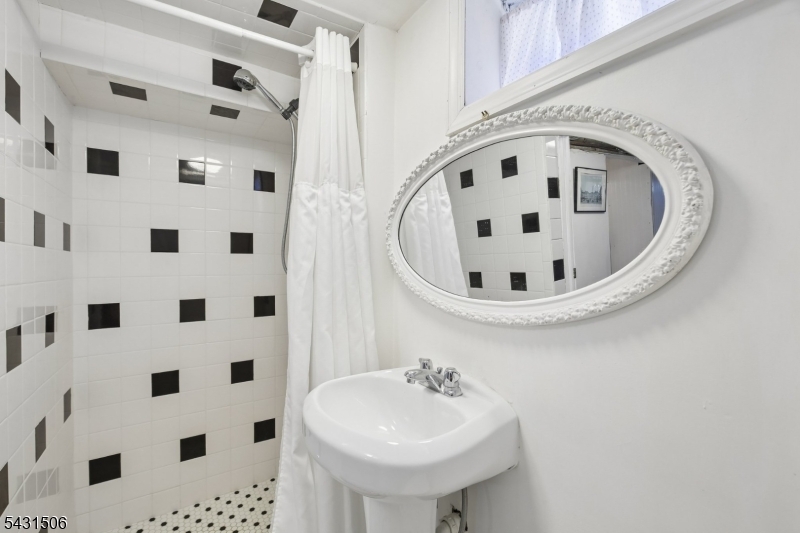 TUXEDO PARK - Residential